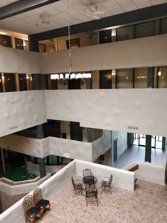 Imagen de los interiores del Hotel Pine Lake Resort and Banquets. Foto 10