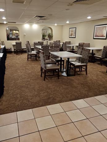 Imagen del bar/restaurante del Hotel Pine Lake Resort and Banquets. Foto 3