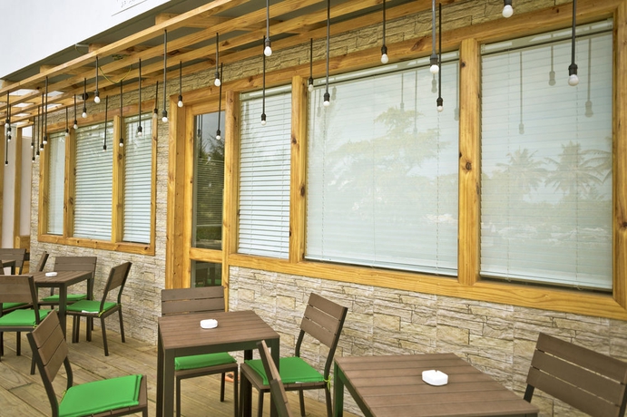 Imagen de los exteriores del Hotel Pine Lodge. Foto 10