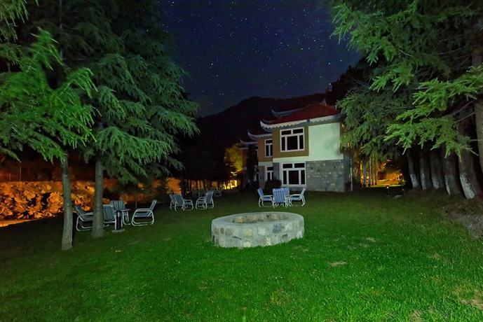 Imagen de los exteriores del Hotel Pine Park Edge Resort Khanian. Foto 16