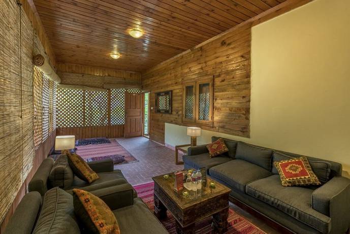 Imagen de los interiores del Hotel Pine Park Edge Resort Khanian. Foto 19