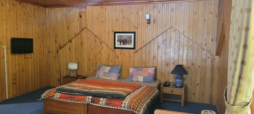 Imagen de la habitación del Hotel Pine Park Edge Resort Khanian. Foto 11