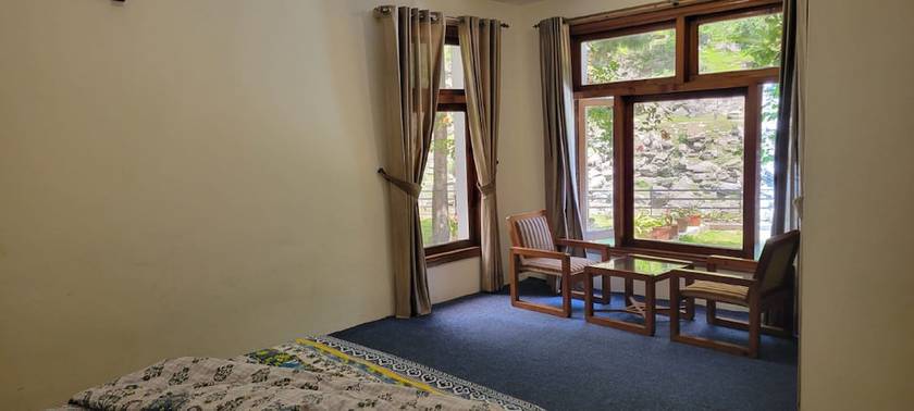 Imagen de la habitación del Hotel Pine Park Edge Resort Khanian. Foto 12