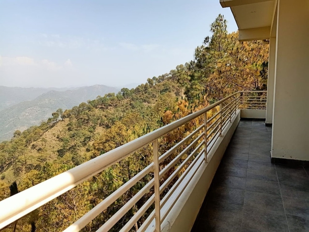 Imagen de los exteriores del Hotel Pine Peak Kasauli. Foto 12