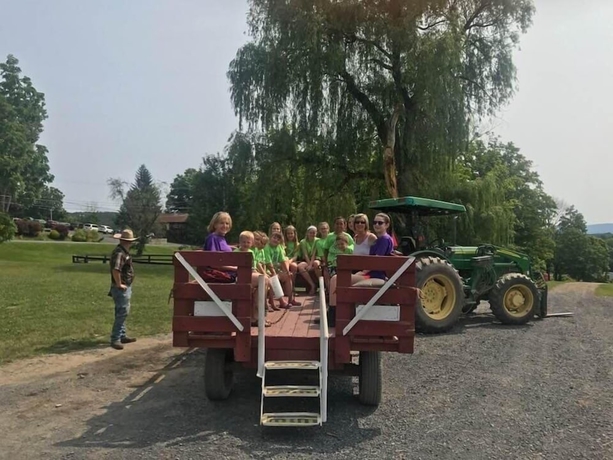 Imagen de los exteriores del Hotel Pine Ridge Dude Ranch. Foto 16