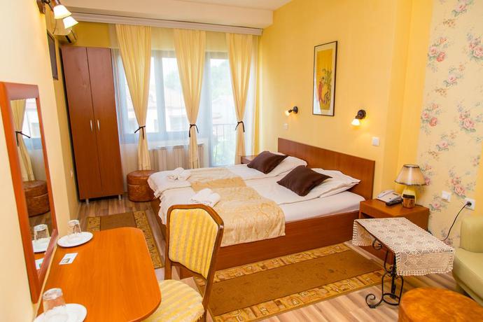 Imagen de la habitación del Hotel Pine, SKOPJE. Foto 3