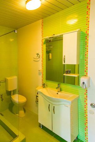 Imagen de la habitación del Hotel Pine, SKOPJE. Foto 4