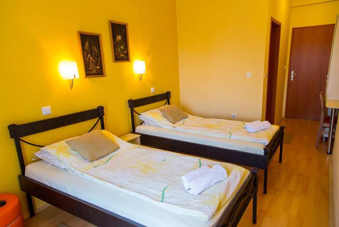 Imagen de la habitación del Hotel Pine, SKOPJE. Foto 5