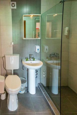 Imagen de la habitación del Hotel Pine, SKOPJE. Foto 7