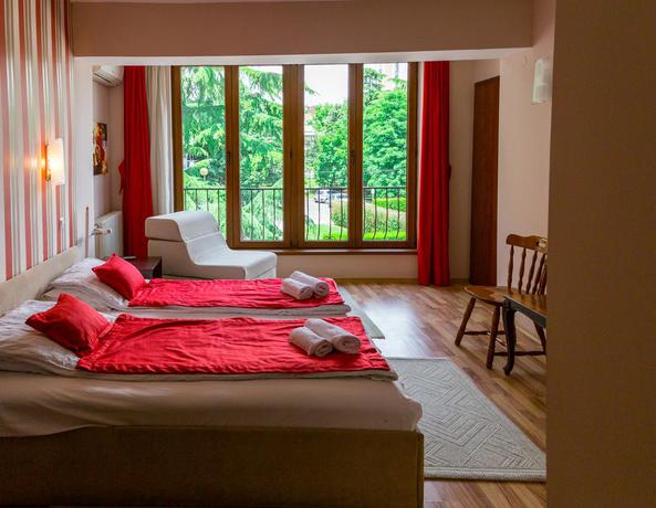 Imagen de la habitación del Hotel Pine, SKOPJE. Foto 8
