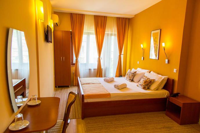 Imagen de la habitación del Hotel Pine, SKOPJE. Foto 9