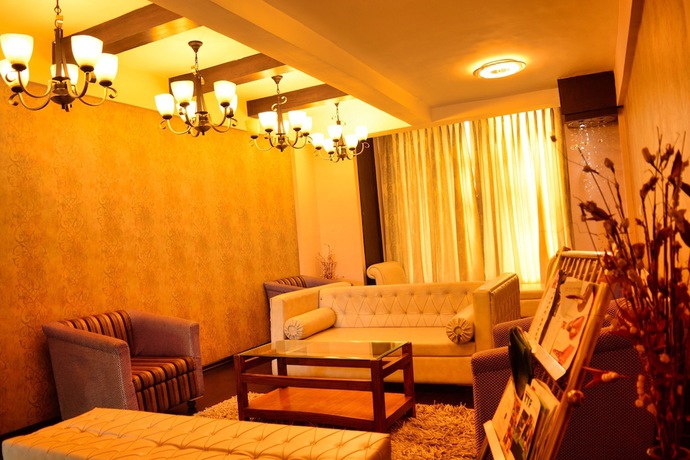 Imagen de los interiores del Hotel Pine Spring Resort Gulmarg. Foto 14