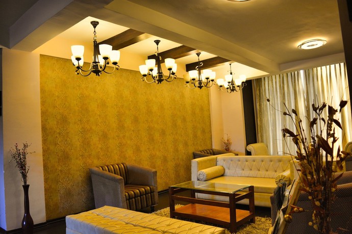 Imagen de los interiores del Hotel Pine Spring Resort Gulmarg. Foto 16