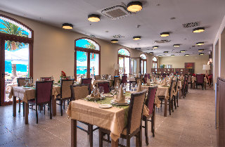 Imagen del bar/restaurante del Hotel Pine, Tivat. Foto 7