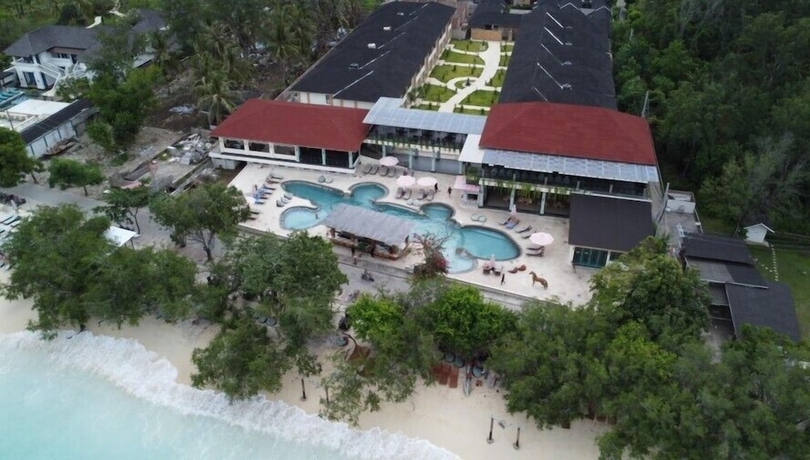 Imagen general del Hotel Pine Tree Beach. Foto 1