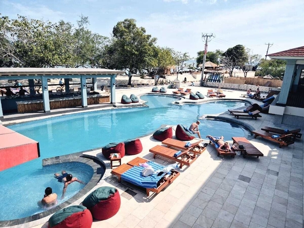 Imagen de la piscina del Hotel Pine Tree Beach. Foto 16
