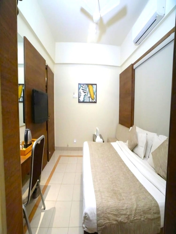 Imagen de la habitación del Hotel Pine Tree, Rajkot. Foto 3