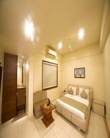 Imagen general del Hotel Pine Tree, Rajkot. Foto 1