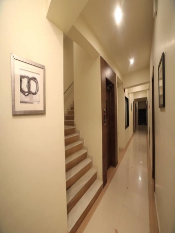 Imagen de los interiores del Hotel Pine Tree, Rajkot. Foto 13