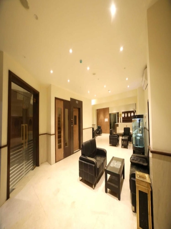 Imagen de los interiores del Hotel Pine Tree, Rajkot. Foto 14