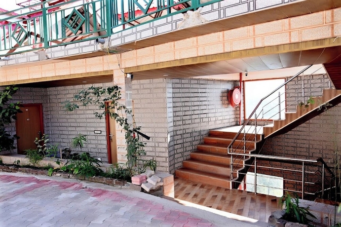 Imagen de los interiores del Hotel Pine View Kasauli. Foto 16