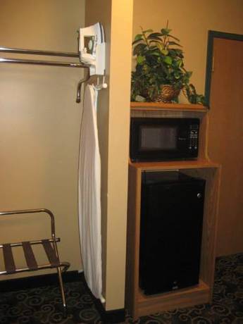 Imagen de la habitación del Hotel Pine View Resort. Foto 4