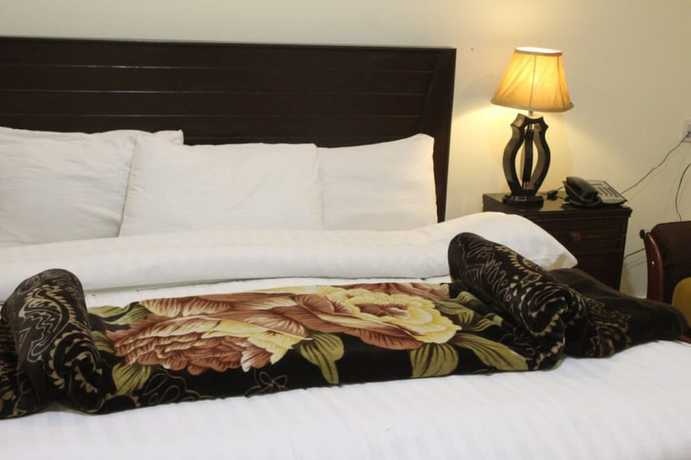 Imagen de la habitación del Hotel PinePark Lake Luxury Resort Naran. Foto 3