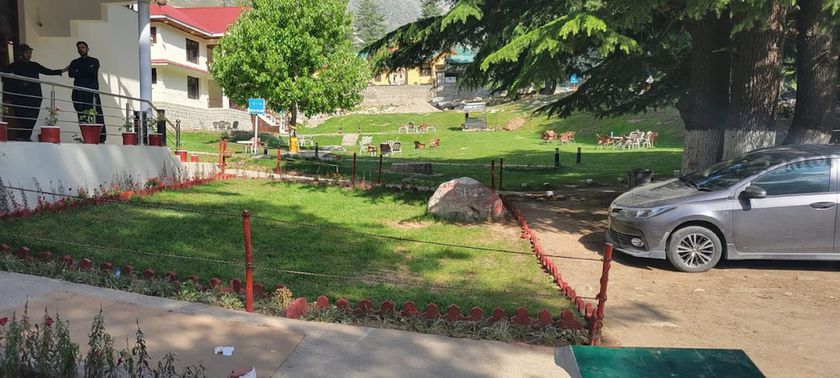 Imagen de los exteriores del Hotel PinePark Lake Luxury Resort Naran. Foto 18