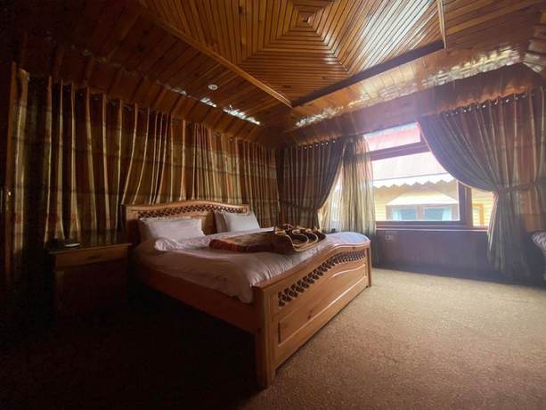 Imagen de la habitación del Hotel PinePark Lake Luxury Resort Naran. Foto 9