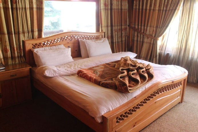 Imagen de la habitación del Hotel PinePark Lake Luxury Resort Naran. Foto 10