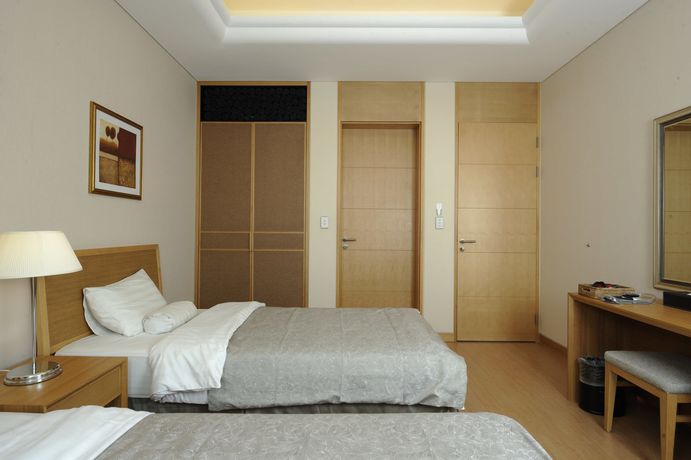 Imagen de la habitación del Hotel PineRidge Resort. Foto 3