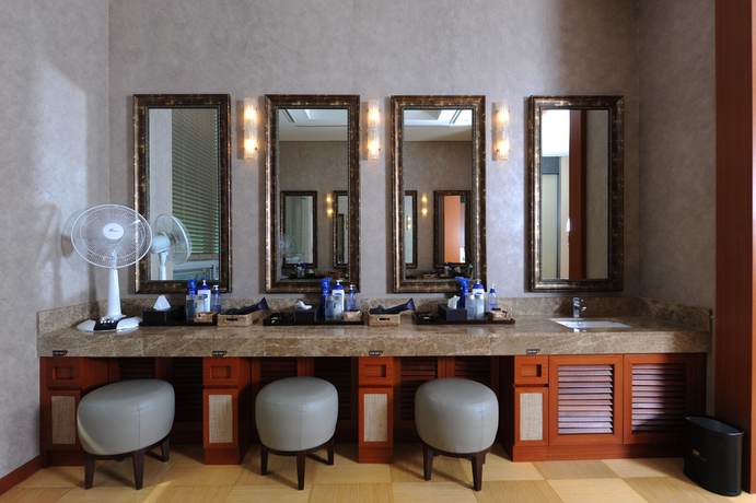 Imagen de la habitación del Hotel PineRidge Resort. Foto 5