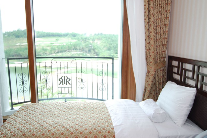 Imagen de la habitación del Hotel PineRidge Resort. Foto 7