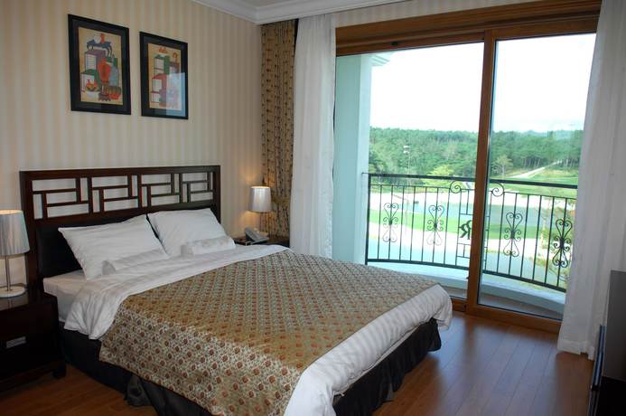 Imagen de la habitación del Hotel PineRidge Resort. Foto 8