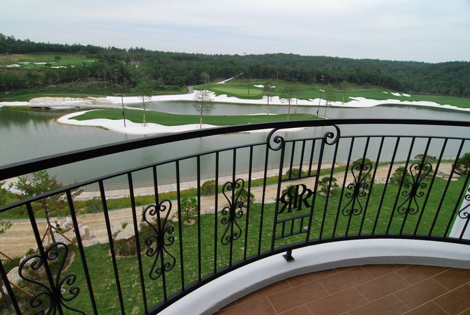 Imagen de la habitación del Hotel PineRidge Resort. Foto 11