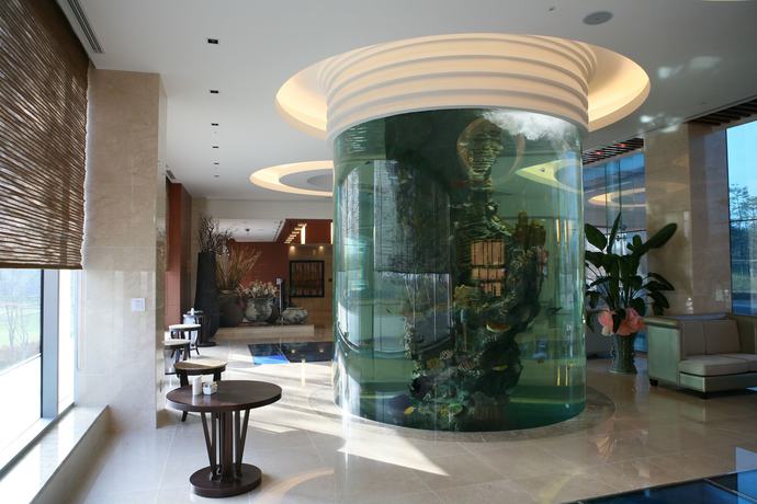 Imagen del bar/restaurante del Hotel PineRidge Resort. Foto 2