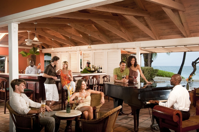 Imagen del bar/restaurante del Hotel Pineapple Beach Club Antigua - Adults Only – All Inclusive. Foto 2