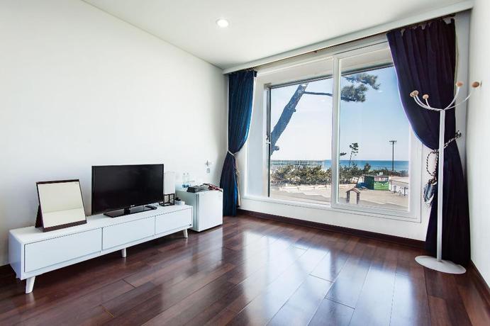 Imagen de la habitación del Hotel Pinebeach Hotel. Foto 7