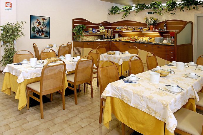 Imagen del bar/restaurante del Hotel Pineda Aparthotel. Foto 6