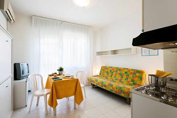 Imagen de la habitación del Hotel Pineda Aparthotel. Foto 7