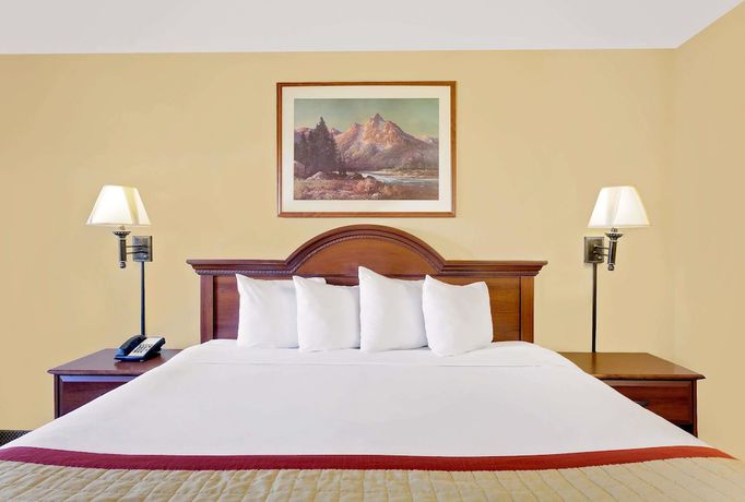 Imagen de la habitación del Hotel Pinedale And Suites. Foto 17