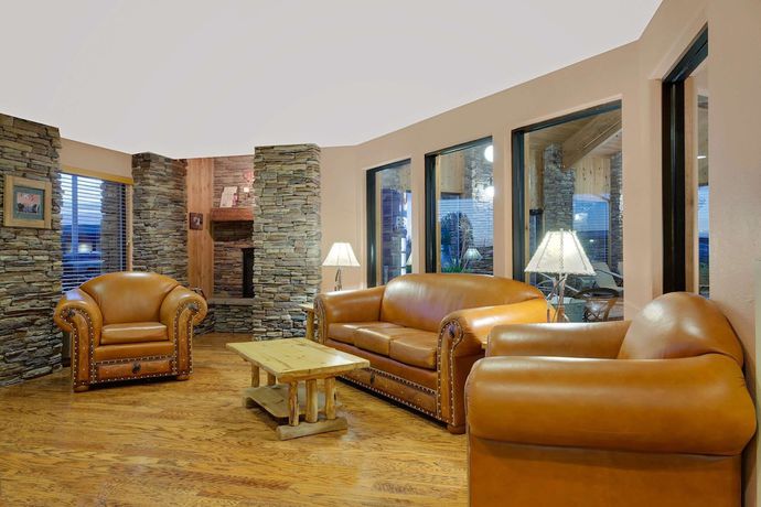 Imagen de los interiores del Hotel Pinedale And Suites. Foto 20