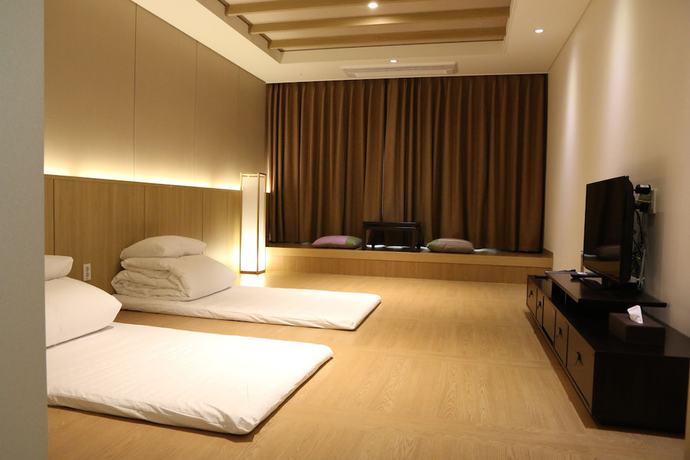 Imagen de la habitación del Hotel Pinehills. Foto 3