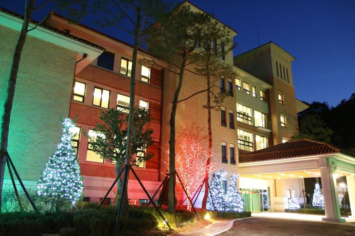 Imagen de los exteriores del Hotel Pinehills. Foto 13