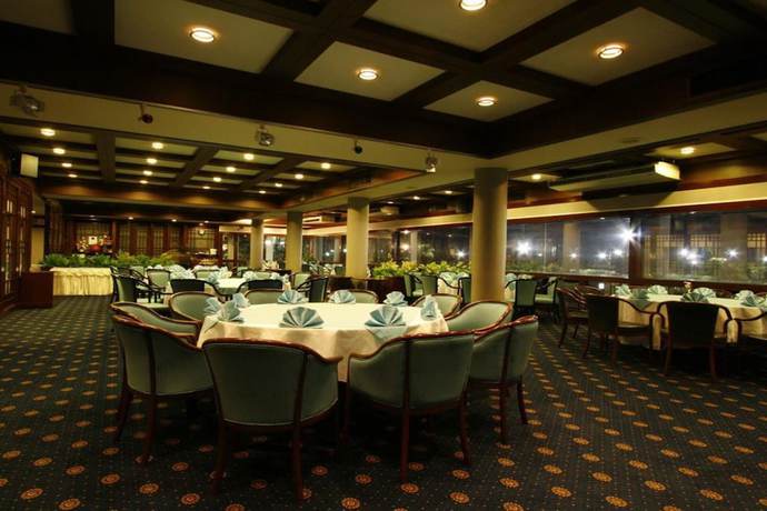 Imagen del bar/restaurante del Hotel Pinehurst Golf Club and Hotel, Khlong Luang. Foto 7