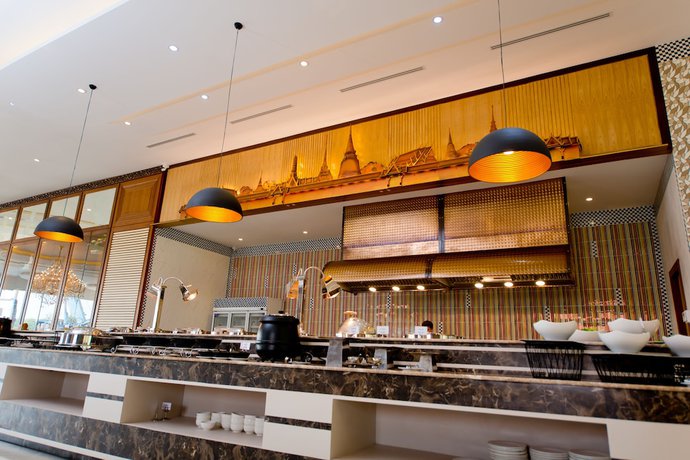 Imagen del bar/restaurante del Hotel Pinehurst Golf Club and Hotel, Khlong Luang. Foto 8