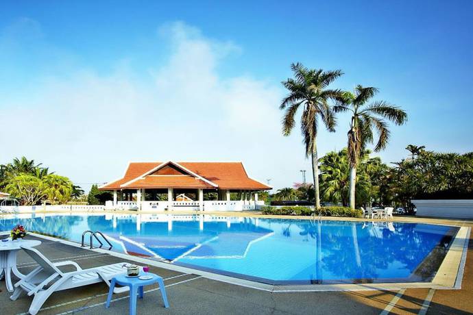 Imagen de la piscina del Hotel Pinehurst Golf Club and Hotel, Khlong Luang. Foto 20