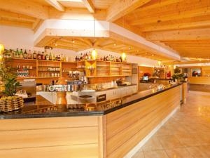 Imagen del bar/restaurante del Hotel Pinei. Foto 3