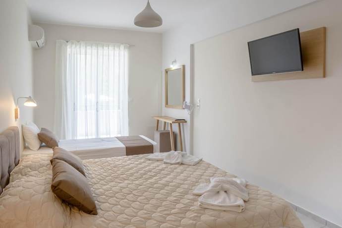 Imagen de la habitación del Hotel Pinelopi. Foto 16