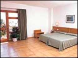 Imagen de la habitación del Hotel Pinero Bahia Park. Foto 2